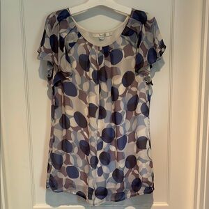 Boden scoop neck flutter short sleeve blouse in abstract dots